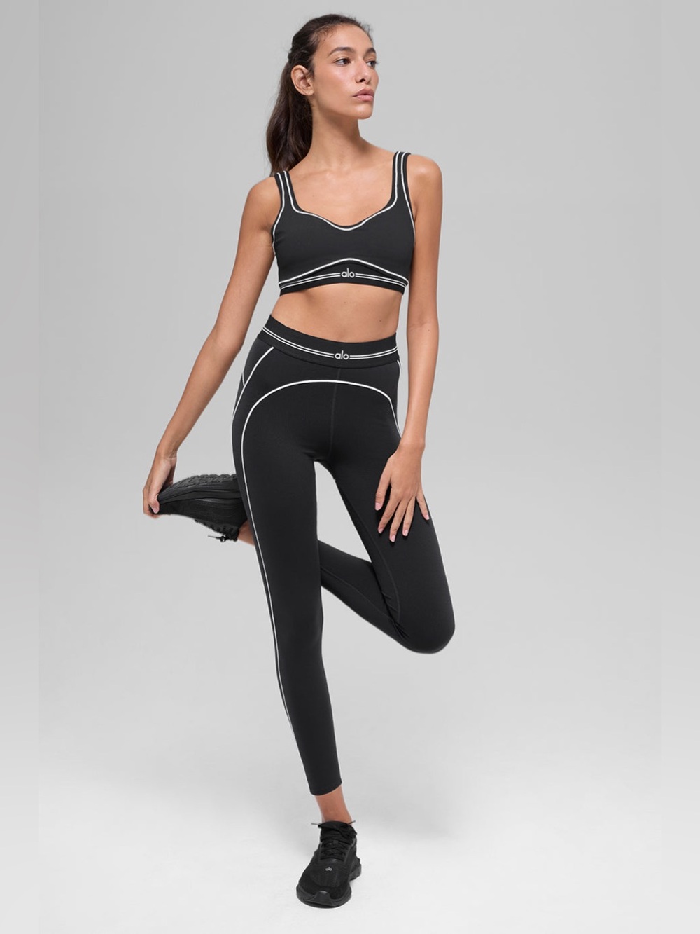 ALO Yoga Airbrush Heart Throb Bra and Leggings Set - Picture 16 of 16